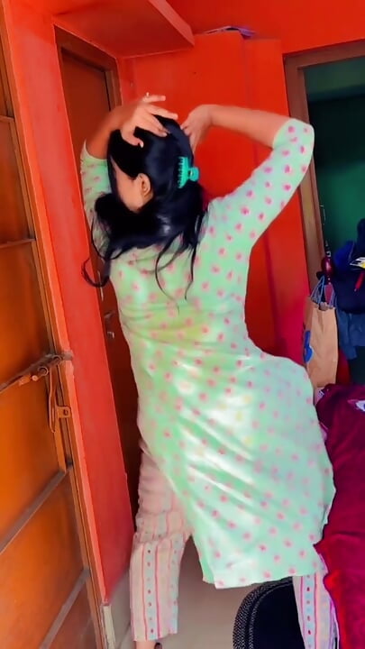 Hot bhabhi ki chudai chut with saree removing
